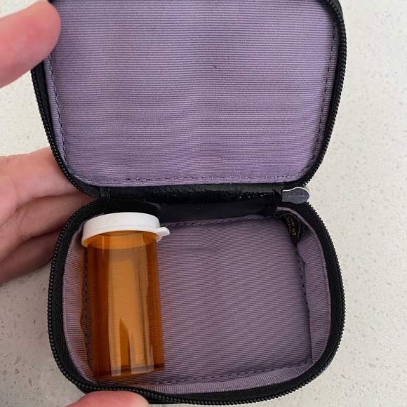 Coach-pill case - Picture 2 of 3